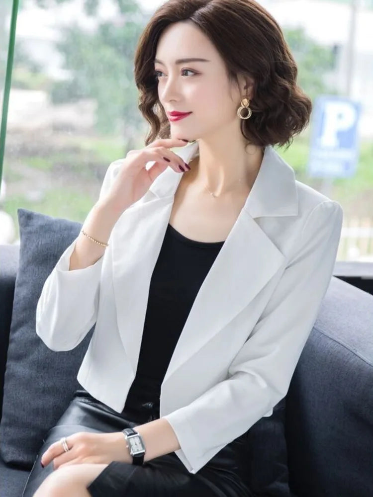 Women's Notched Polyester Full Sleeves Solid Pattern Blazer